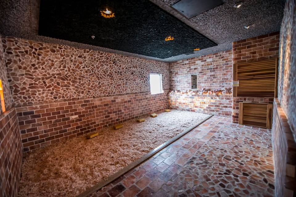 Mineral salt room