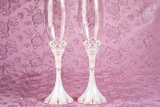 resized_pink-princess-wedding-toasting-flutes-