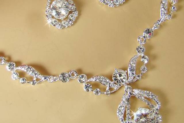 resized_silver-round-rhinestone-necklace-earrings-bridal-jewelry-set