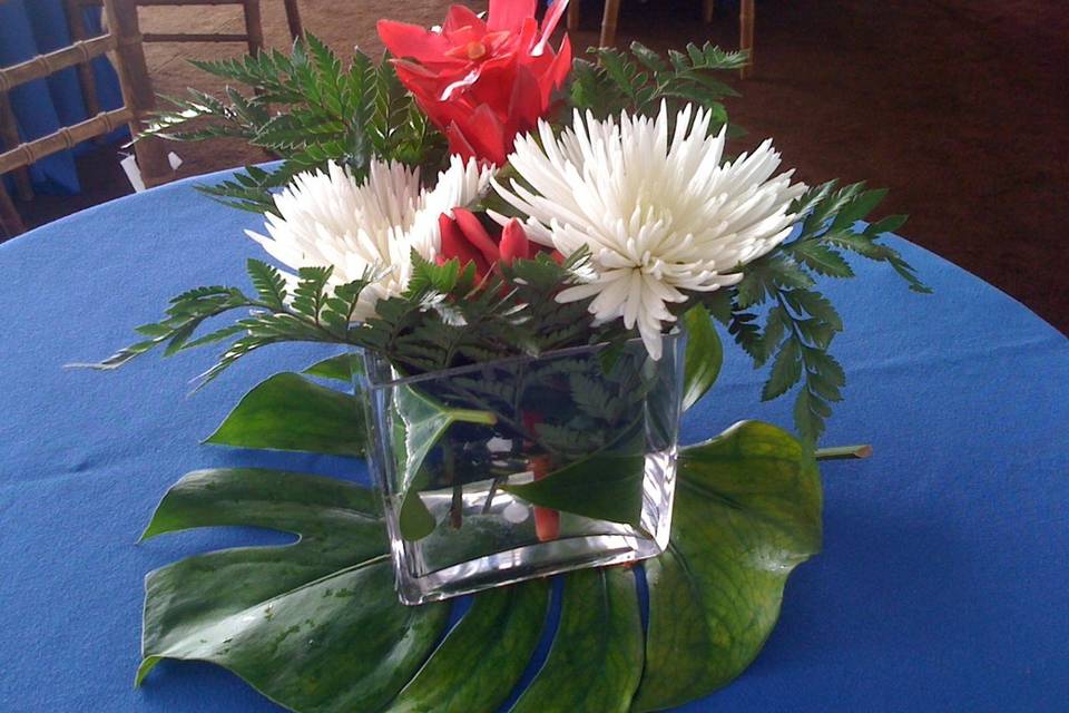 simple but elegant centrepiece with monstera leaf at the base