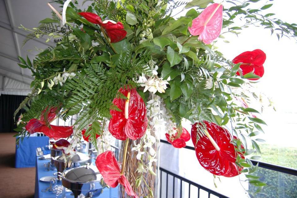 simple but elegant centrepiece with monstera leaf at the base