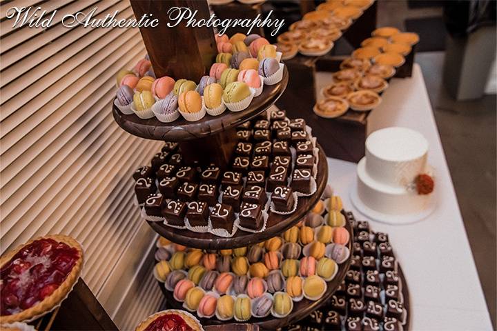 Petit Fours & Macarons