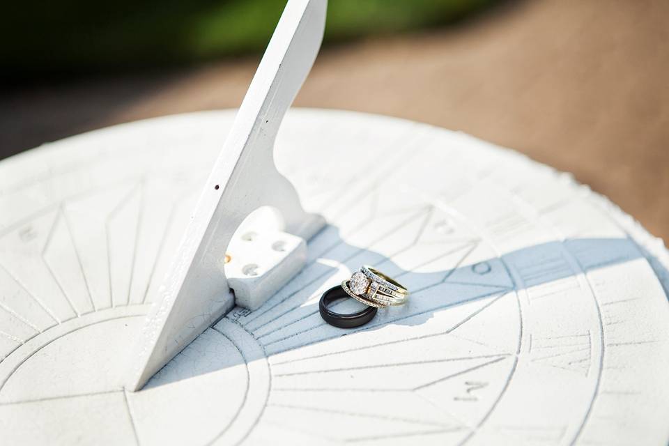 Rings on sundial