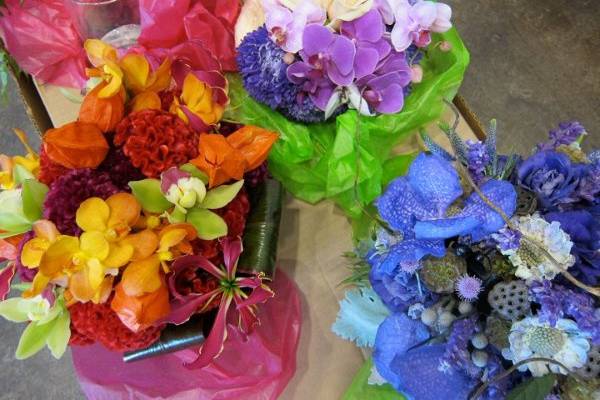 Bouquets by Mobtown Florals.Featured in Baltimore Bride magazine.Photo courtesy of Baltimore Bride.