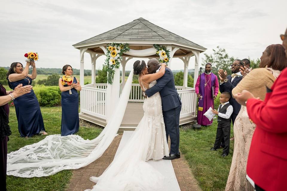 ceremony kiss