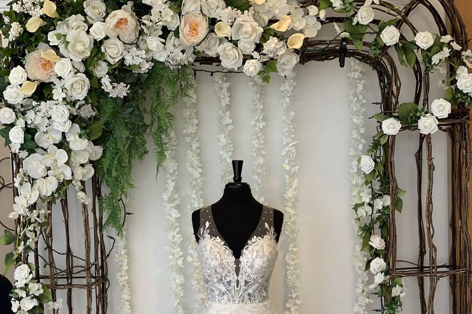 PARADISE Bridals & Tuxedos