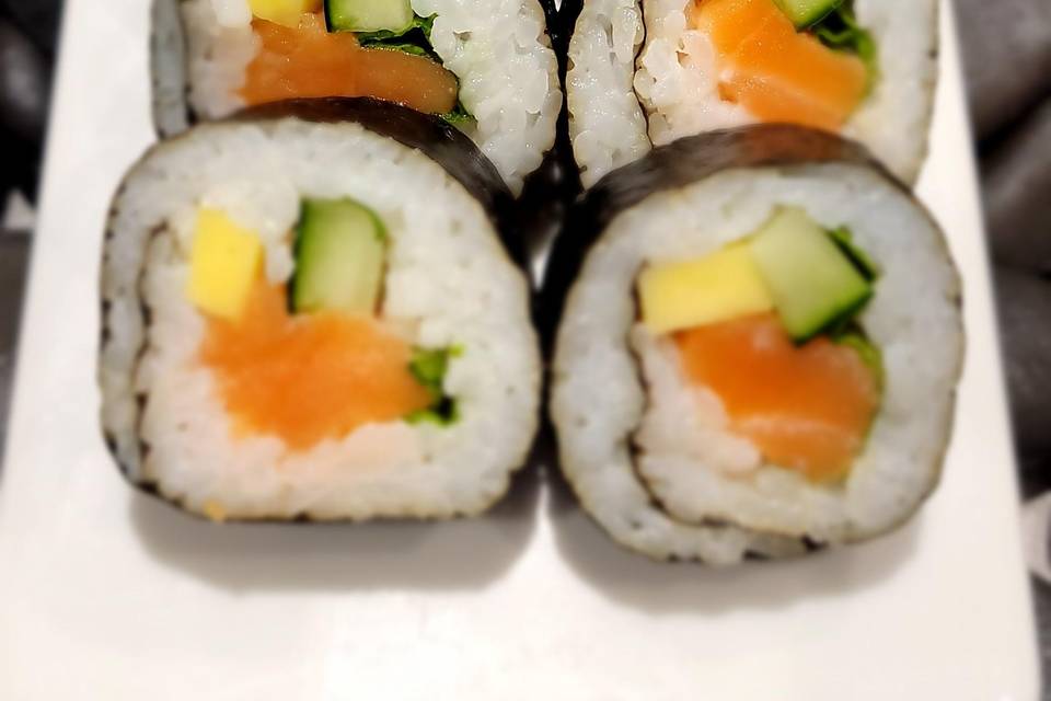 Tropical sushi roll