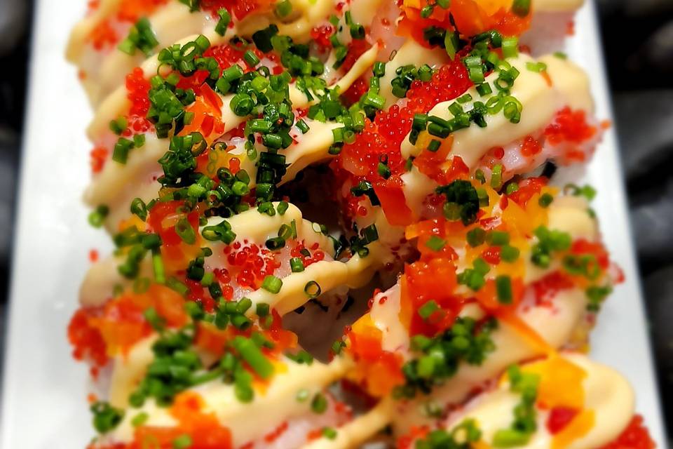 Sriracha crab sushi roll