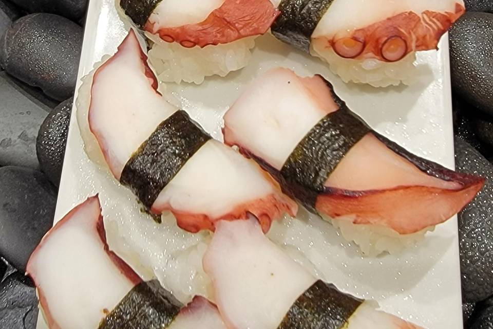 Octopus nigiri