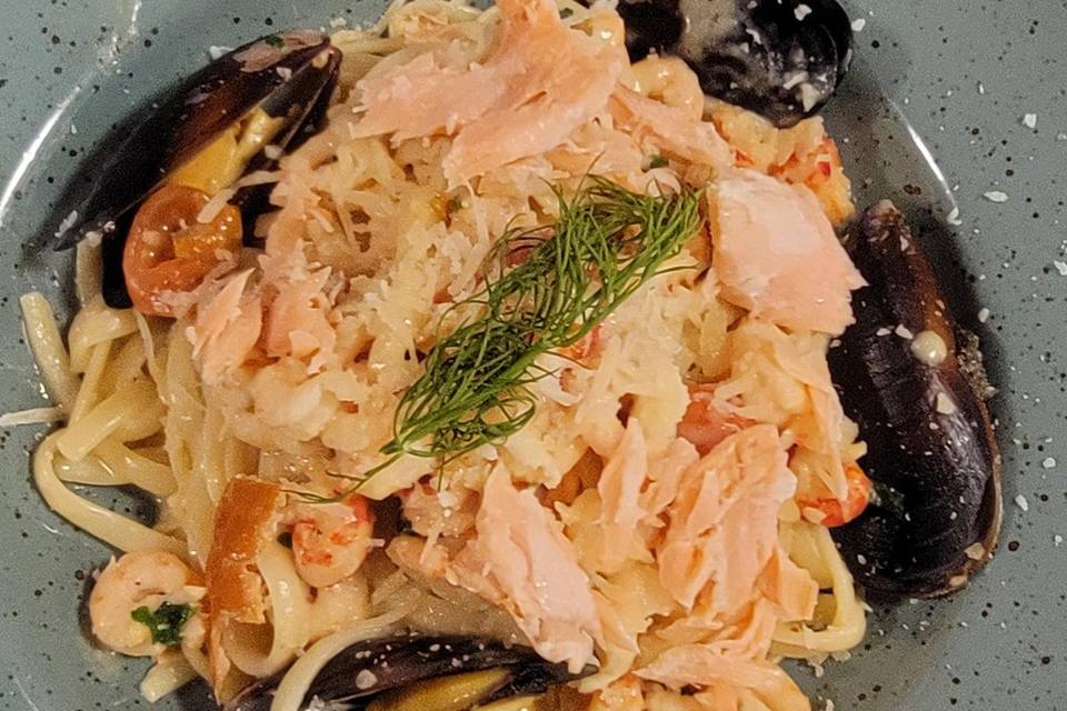 Seafood linguine