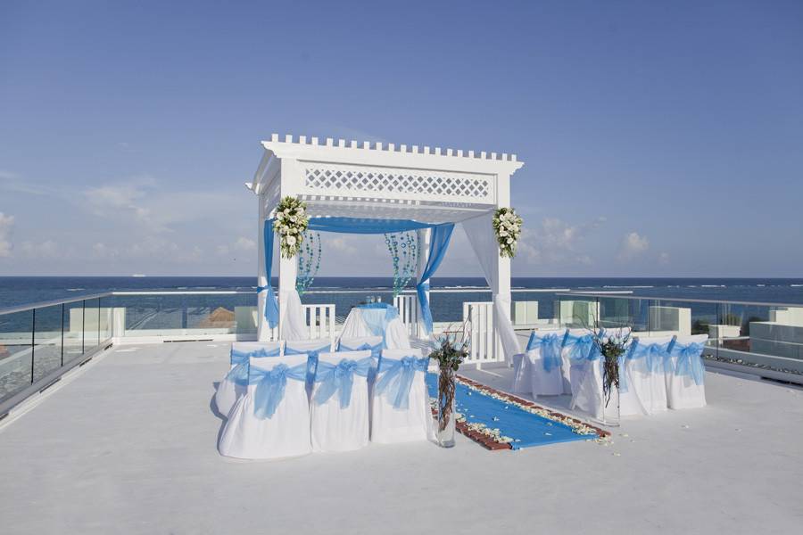 Destination wedding or vow renewal set up in Mexico