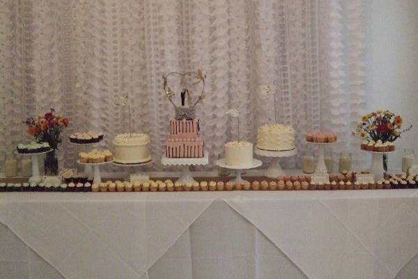 Autumnal themed cake decor