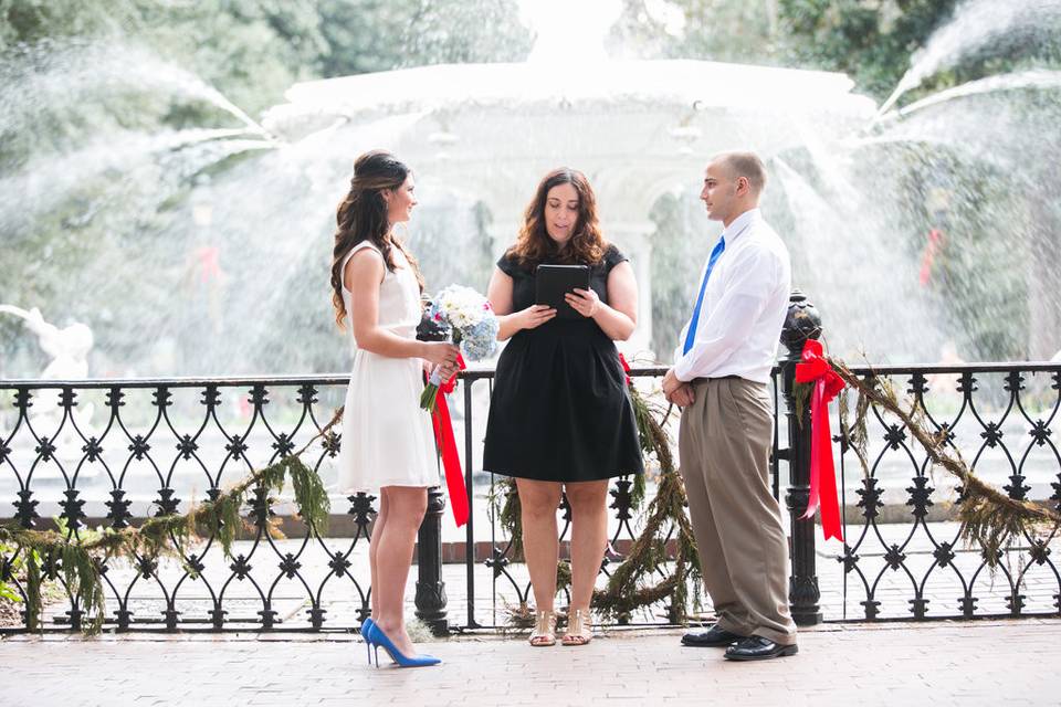 Brittany & Andrew, December 2015, Forsyth Park. Photo by It's Megan Jones.