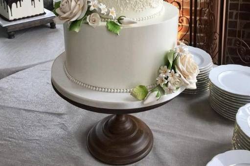 3-tier wedding cake with flowers