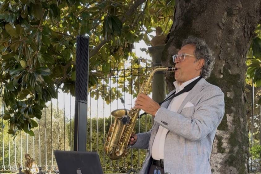 Sax at the aperitif