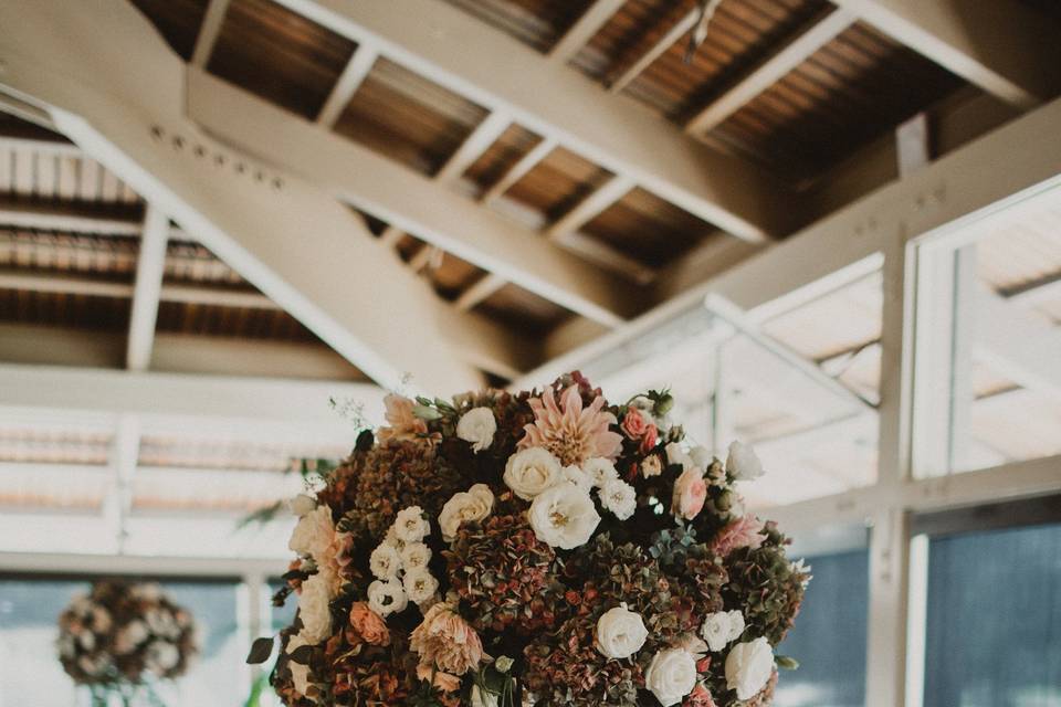 Table setting with centerpiece