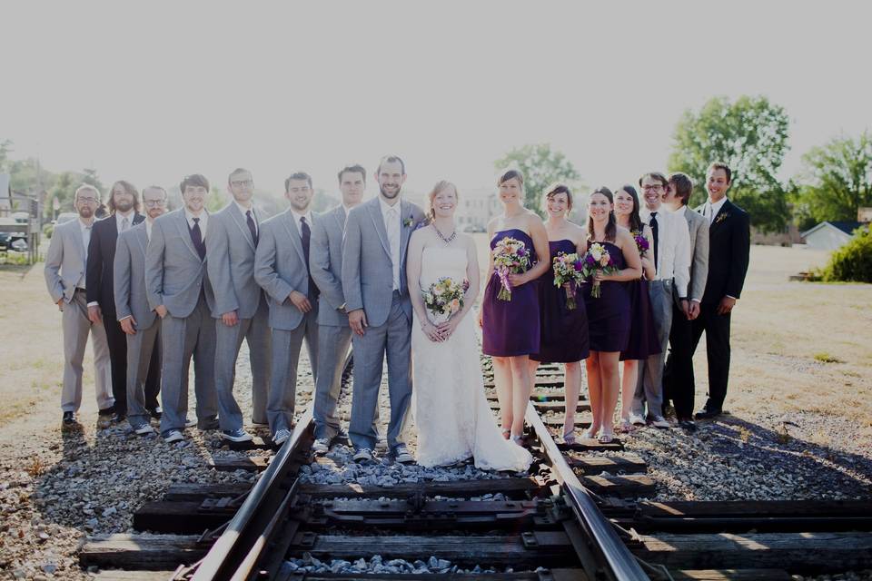 Wedding group picture with the newlywed couple