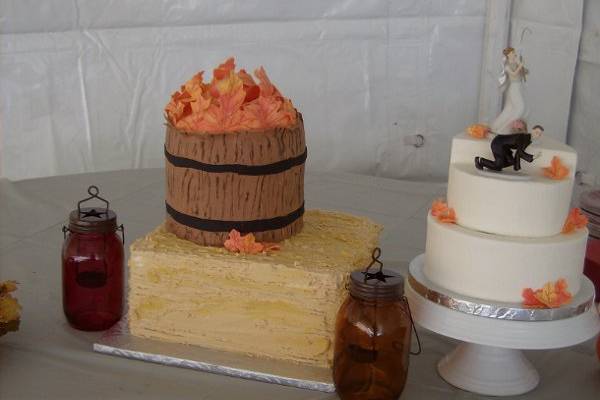 Fall themed wedding cake. Everything is edible!