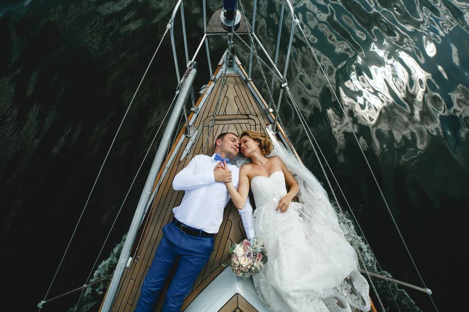 Bride and groom ocean