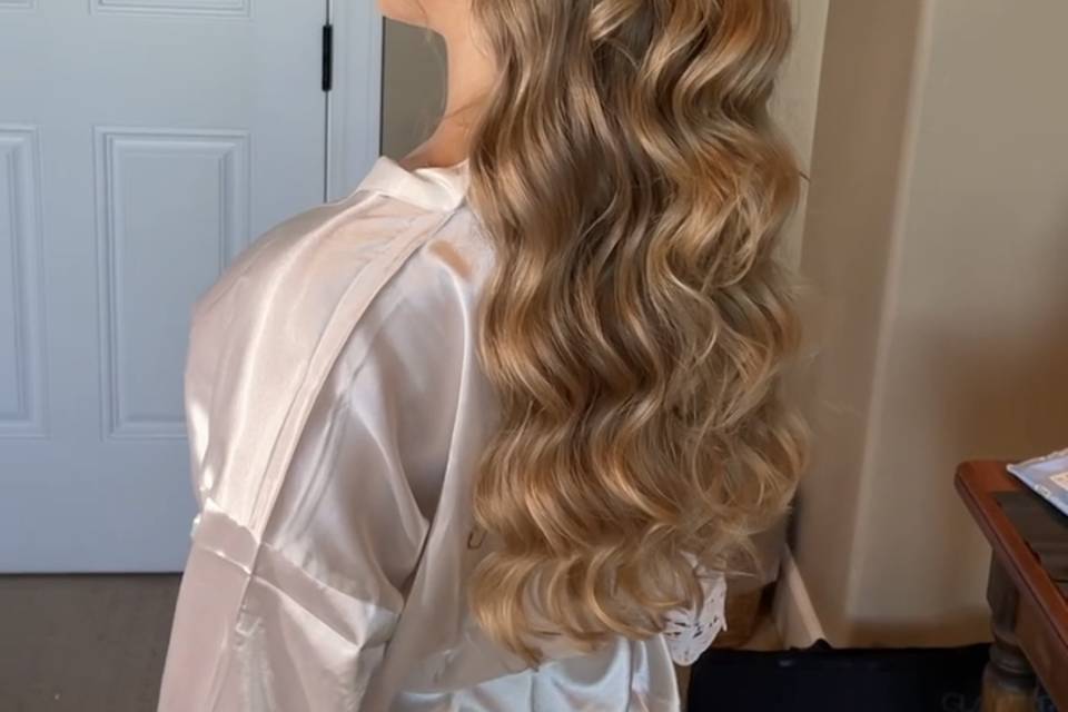 Voluminous half up/down