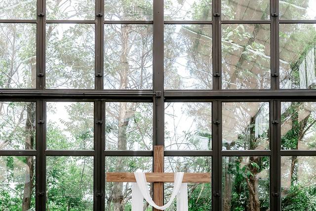 Ceremony in White with a pop