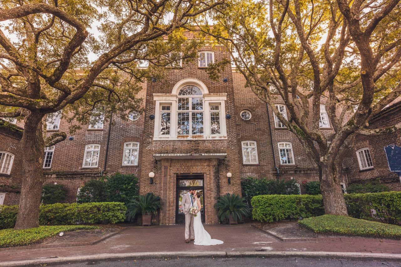 Charleston historic mansion garden 2025