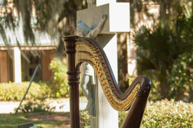 Harpist Kristen Elizabeth