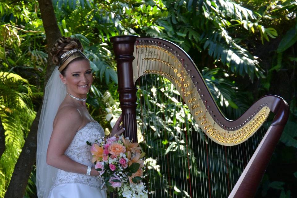 Fairytale wedding at Hollis Garden in Lakeland Florida #hollisgarden #hollisgardens