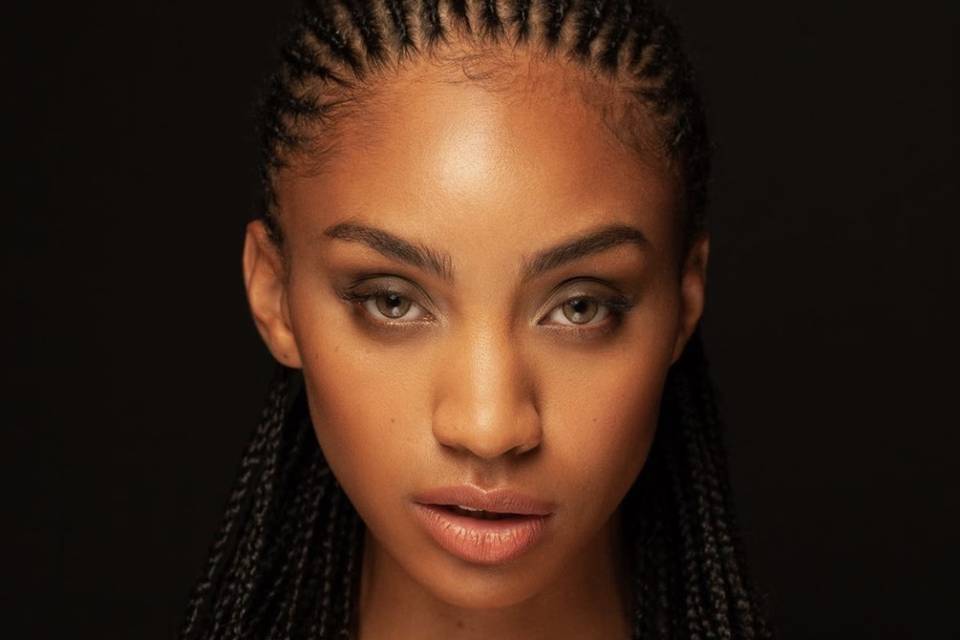 Smudged neutral glam