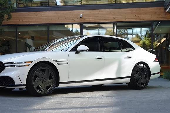 G90 Sedan