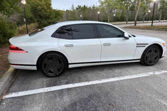 Sedan G90