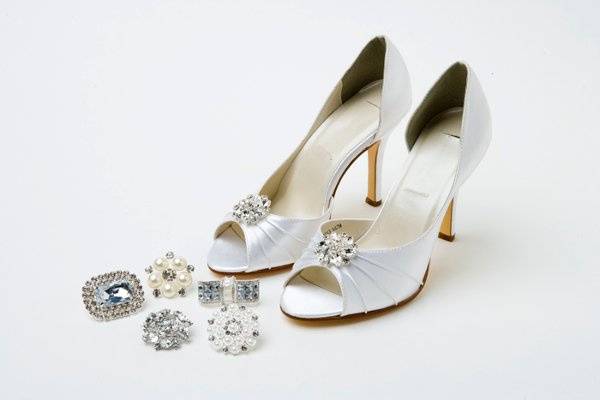 Removable shoe clips for bridal shoes in various styles