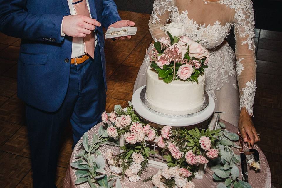 Cake cutting - Irish Eyes Photography