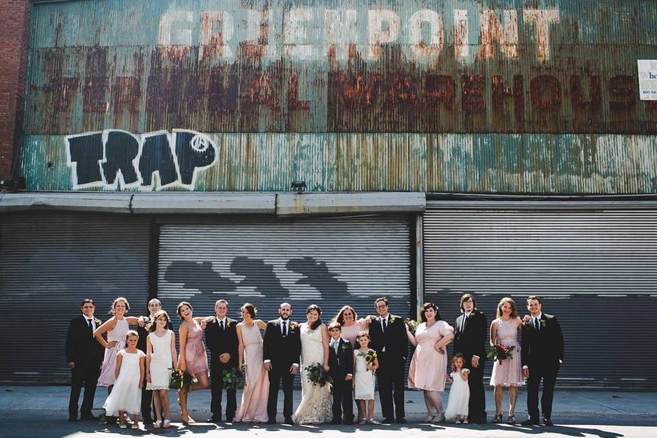 Couple with the bridesmaids and groomsmen