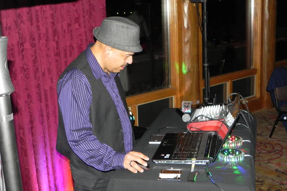 Karaoke Knight Entertainment & Mobile DJ