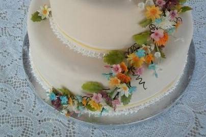 spring wedding with gumpaste wild flowers