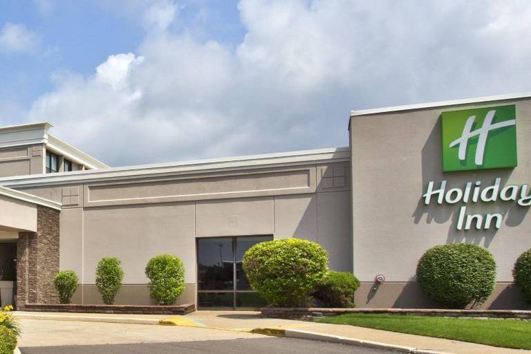 Exterior view of the Holiday Inn Akron-West