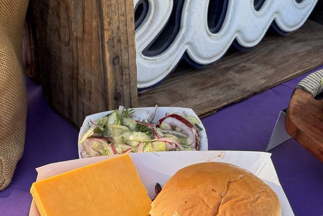 Brisket Sandwich +3 sides
