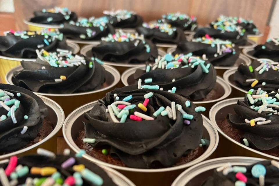 Amanda’s Creations Cakery & Dessert Bar
