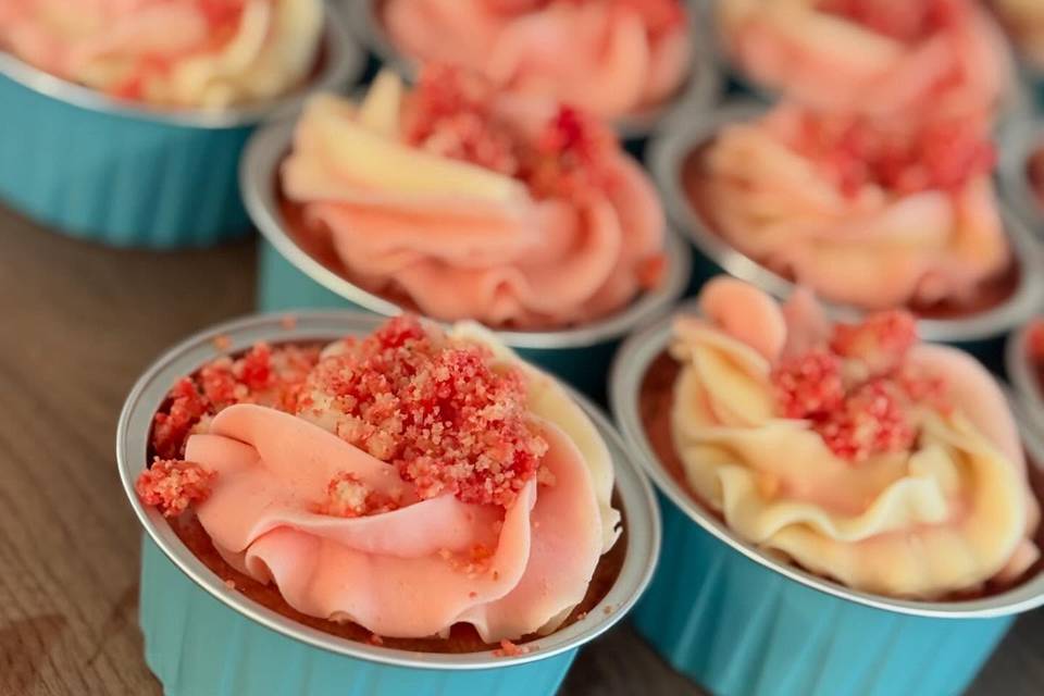 Amanda’s Creations Cakery & Dessert Bar