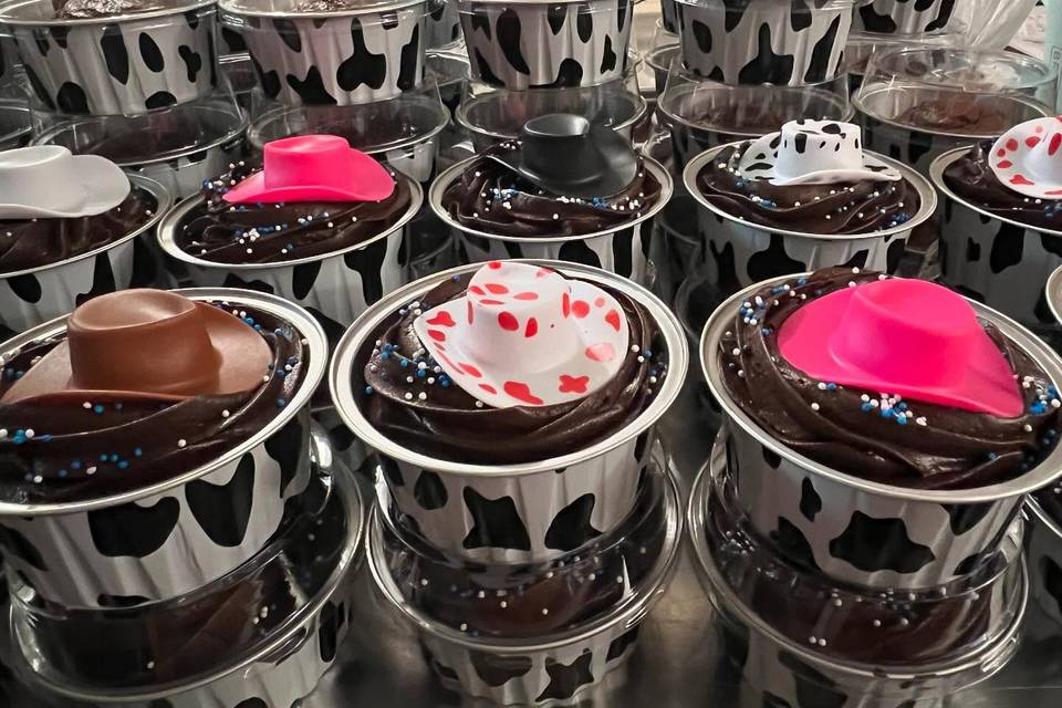 Amanda’s Creations Cakery & Dessert Bar