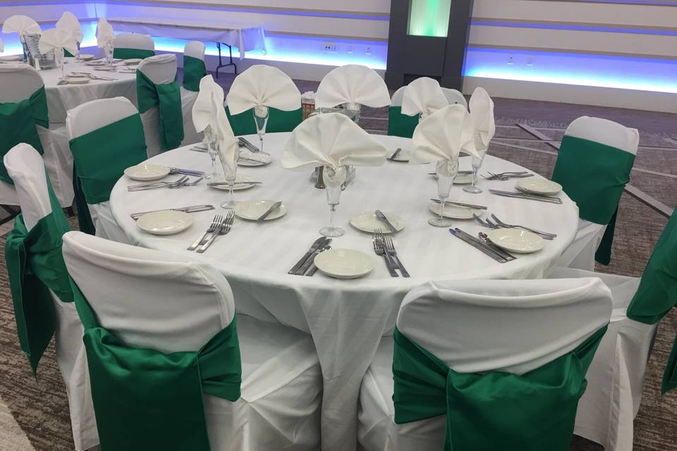 Green and white table set-up