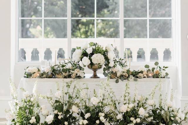 Elegant bridal party table