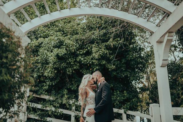 Madonna Inn Wedding in San Luis Obispo, CA by Los Angeles Wedding  Photographer — May Iosotaluno