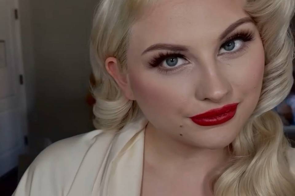 Glam waves, pin up