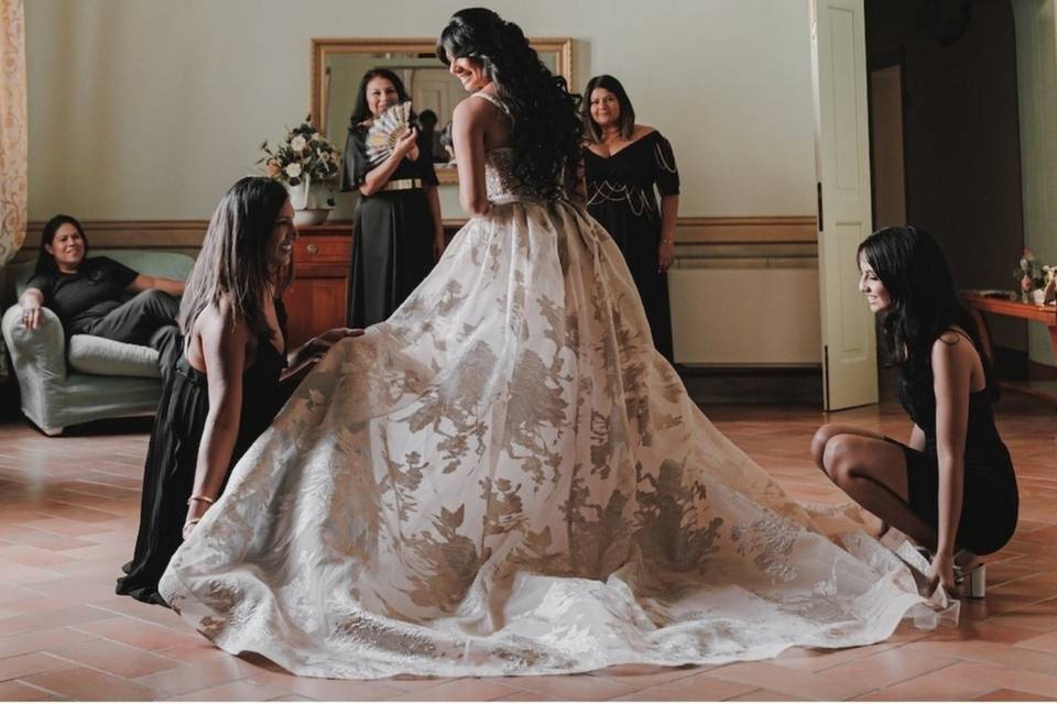 A la mode bridal couture alterations