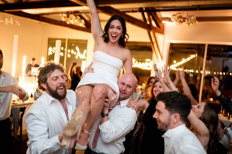 Lift her up!