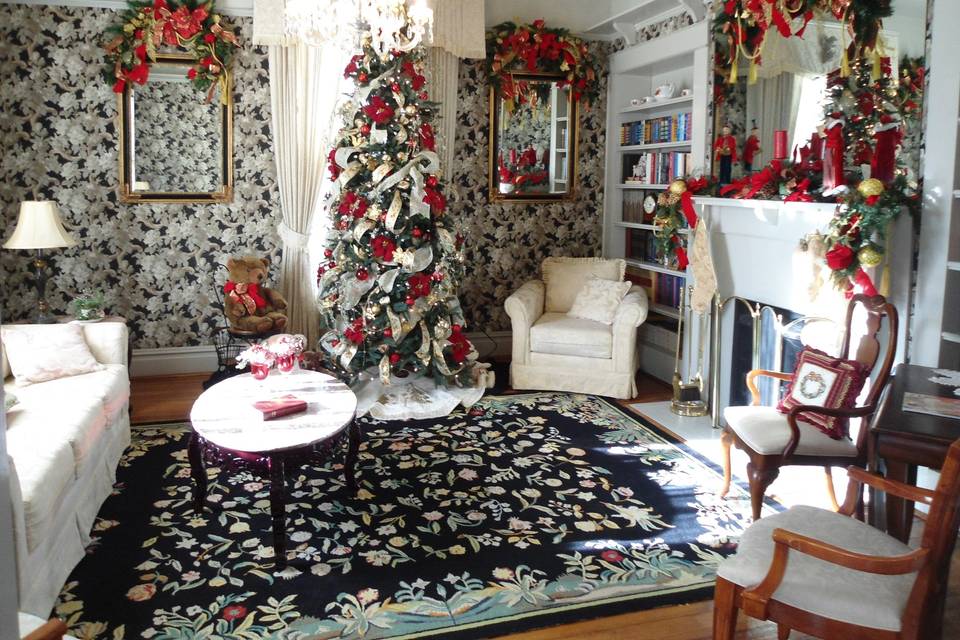 Magnolia Manor Bed & Breakfast