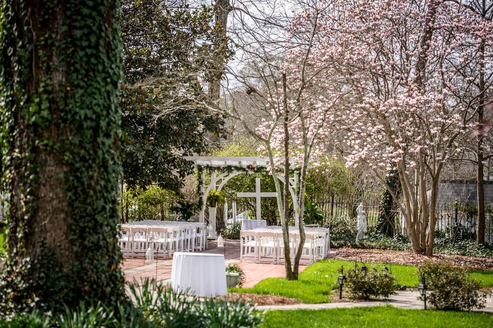 Magnolia Manor Bed & Breakfast