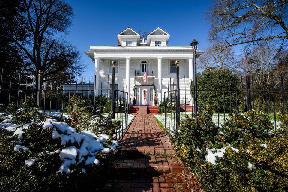 Magnolia Manor Bed & Breakfast